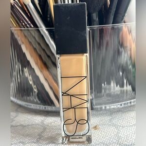NARS natural radiant foundation Salzburg